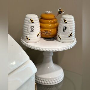 NEW Honey Pot Honey Container with Dipper & Bee Salt Pepper Shaker Set 🍯 🐝